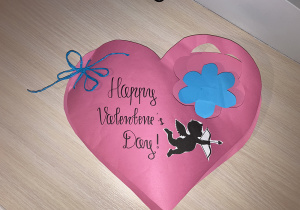 Kartka walentynkowa - różowe serce z napisem ,,Happy Valentine's Day".